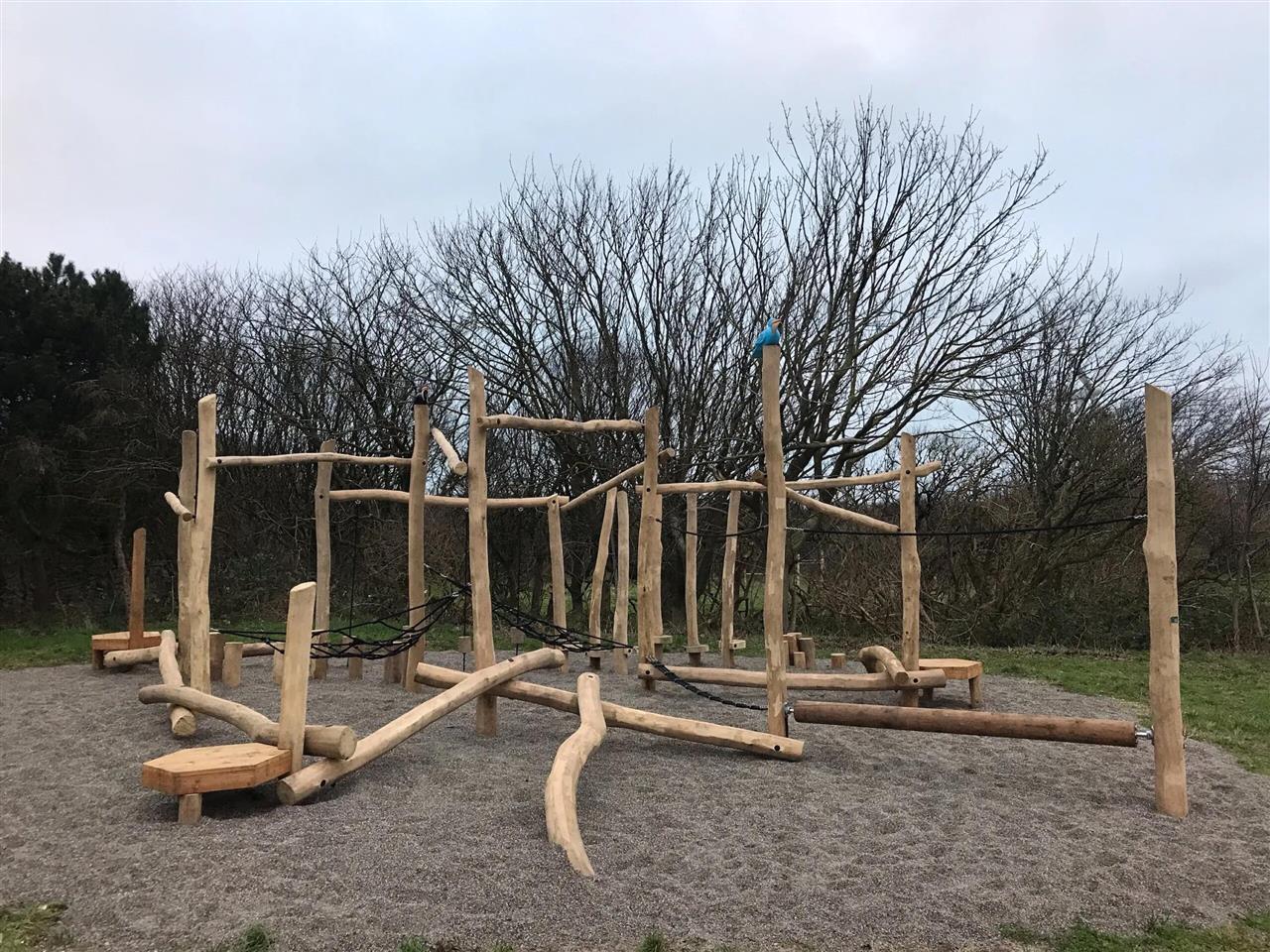 Få frisk luft på en naturlegeplads nær dig